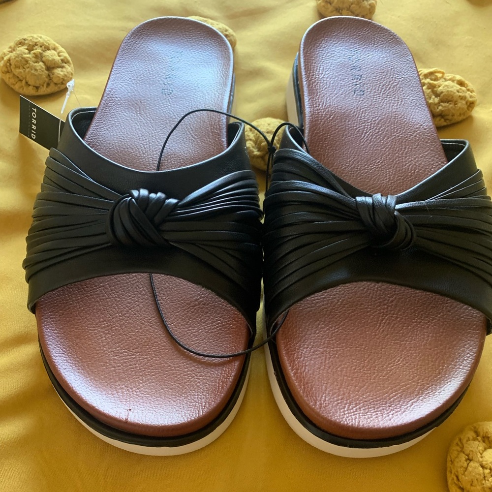 Torrid Twist Knot Slide - Wide Width